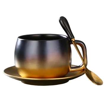 Lüks Siyah Delik Tarzı Yeni Mat Siyah Altın Şampanya Kahve fincan Seti Masa Dekorasyon Benzersiz Seyahat Çift çay fincanları ve Kupalar